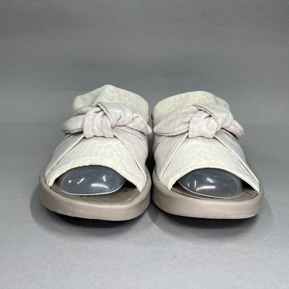 Bzees Women's Size 7W Smile Wedge Platform Sandals - Picture 2 of 11